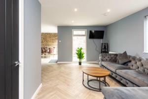 Modern & Stylish 3 Bedroom Home in Peterborough