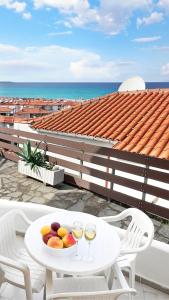 Rona Vista Suites cozy veranda