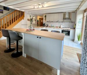 Maisons de vacances Quai du Val is a Charming Pet and Family Friendly Riverside Gite in Lehon close to Dinan Sleeps 7 : photos des chambres