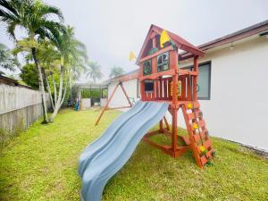 Family 5BR home w heated pool playground