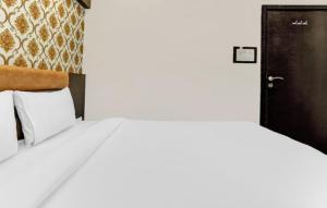 HOTEL Swastik #Premium Bhubaneshwar Near Park - Fully Air Conditioning Hotel - Luxury & Spacious Room -A Premium Hotel