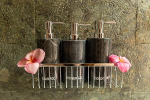 Lumbung Sari Wooden Private Villa with Greenery View