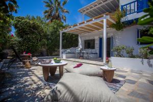 Villa Iliana 1 & 2 w shared Pool, Ornos, Mykonos