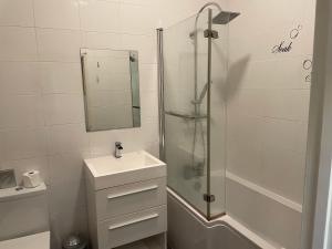 No 10 serviced apartment - Danes 2 Bedroom