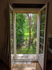 La Cour Souveraine - Chambre dhôtes La Péninsule