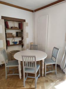 La Cour Souveraine - Chambre dhôtes La Péninsule