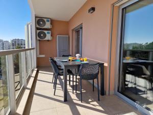 Modern apartment with pool and close to the beach
