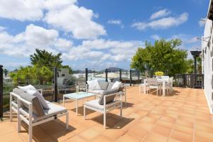 Spacious Private Villa up to 16 - Authentic Yaiza - Volcano, Timanfaya park, Bodega & South Beaches - Heated Pool - Game Room - Charcoal grill