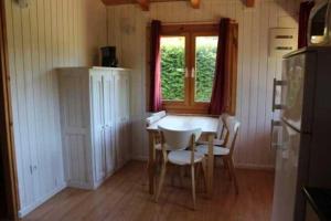 Campings Camping 3 etoiles - Piscine - eehgef : photos des chambres