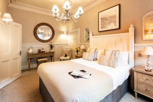 Deluxe Double Room with Shower room in The Boot Inn