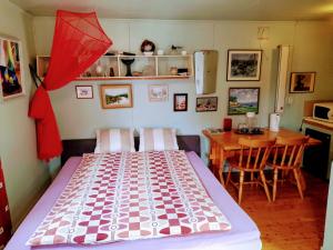 Summer bedroom, outside toilet, shower, kitchen. 120 m from Sandbach.