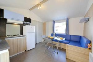 Campings Camping 4 etoiles - Piscine - eeiaee : photos des chambres