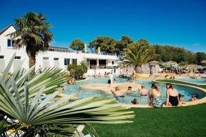 Campings Camping 5 etoiles - Parc aquatique - eeiaid : photos des chambres