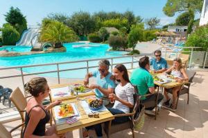 Campings Camping 5 etoiles - Parc aquatique - eeiaid : photos des chambres
