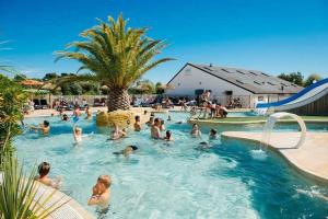 Campings Camping 5 etoiles - Parc aquatique - eeiaid : Mobile Home 2 Chambres