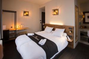 Twin Room with Balcony room in Hotel Bonne Auberge (Adults Only)