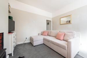 Central 2 BR Cosy House