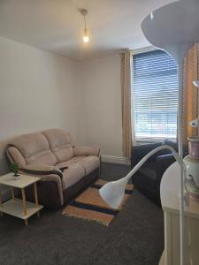 ROOMS IN Apartment