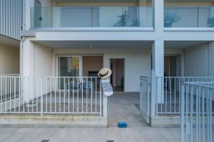 GuestHost - Flat 100m from Lake with Swimming Pool