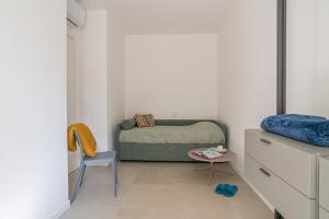 GuestHost - Flat 100m from Lake with Swimming Pool