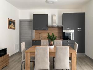 Dalia Lakefront Apartment