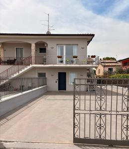 Dalia Lakefront Apartment