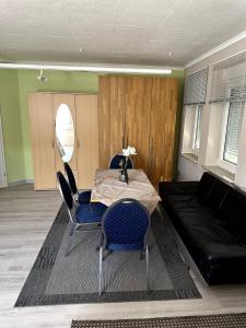 Large accommodation for up to 18 people near Halle Leipzig with Pool Table