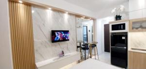 City Light Studio Exclusive 1