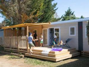 Campings Camping 4 etoiles - Piscine - efceih : photos des chambres