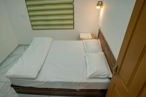 Yellow leaves Home stay- 3BHK Luxury Villa