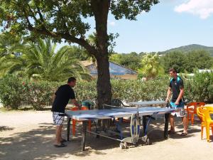 Campings Camping Domaine Du Golfe De Saint Tropez : photos des chambres