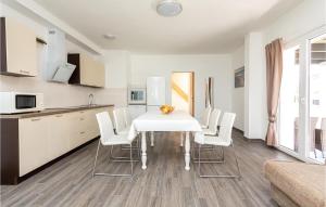 Stunning Home In Soline 