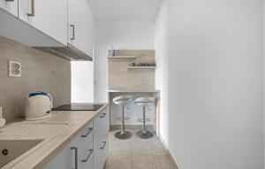 1 Bedroom Nice Apartment In Pirovac 