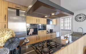 Awesome Apartment In Santa Pola