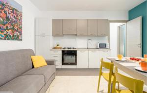 1 Bedroom Cozy Apartment In Balestrate