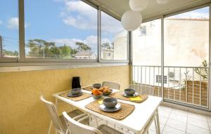 Appartements Awesome Apartment In Saint-Georges-De-Didon : photos des chambres