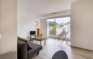 Appartements Awesome Apartment In Saint-Georges-De-Didon : photos des chambres