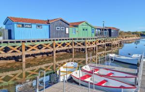 Appartements Awesome Apartment In Saint-Georges-De-Didon : photos des chambres