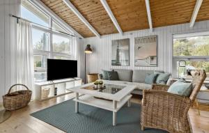 4 Bedroom Gorgeous Home In Ebeltoft