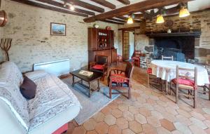 4 Bedroom Nice Home In Mont-Saint-Jean