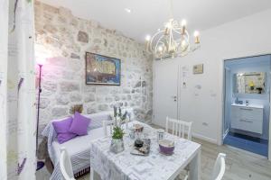 L & L Old Town Apartments