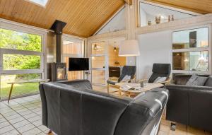 Beautiful Home In Ebeltoft With Sauna