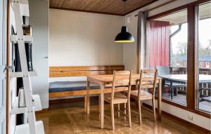 2 Bedroom Stunning Home In Degeberga