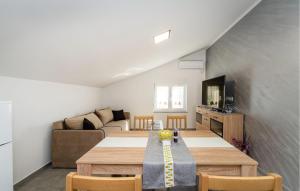 Lovely Apartment In Gornji Karin