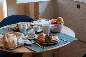 LovelyStay - Dirk Apartment - Almada 4º F