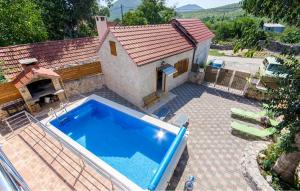 Cozy Home In Primorski Dolac