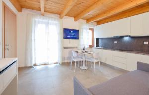 Nice Apartment In Peschiera Del Garda