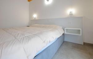 Nice Apartment In Peschiera Del Garda