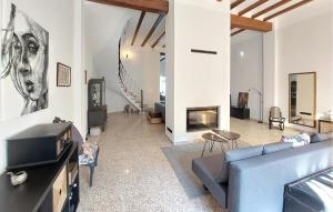 Gorgeous Home In Llaurí With Wifi