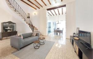 Gorgeous Home In Llaurí With Wifi